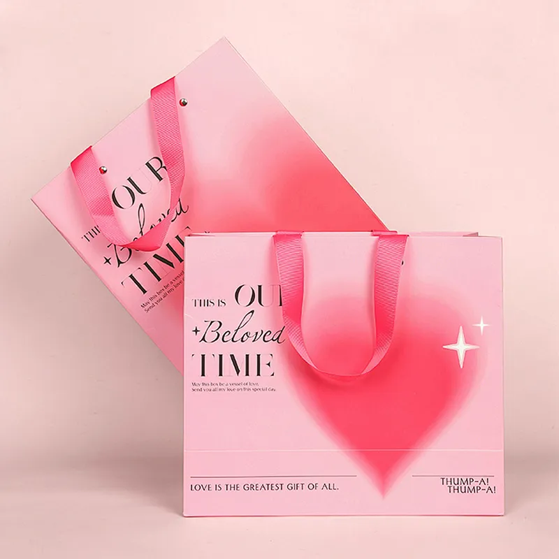 Белые картонные подарочные пакеты (1)