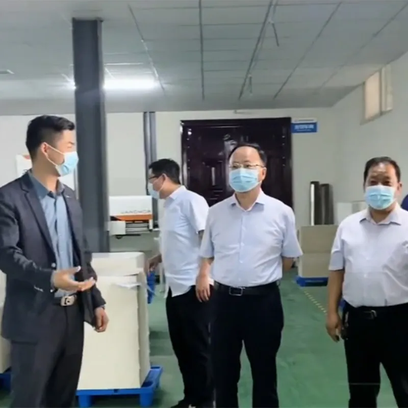 Секретарь партийной группы и заместитель главы районного правительства123 (1)